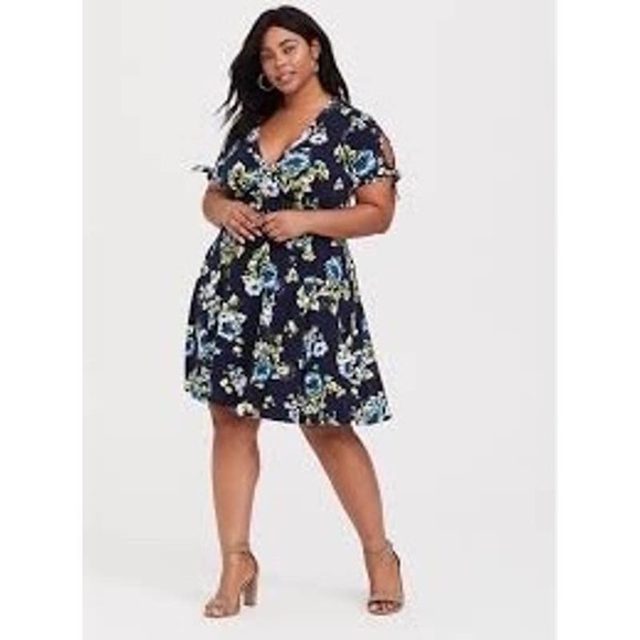 torrid Dresses & Skirts - Torrid plus size NAVY BLUE FLORAL STUDIO KNIT SKATER v-neck DRESS size 5X